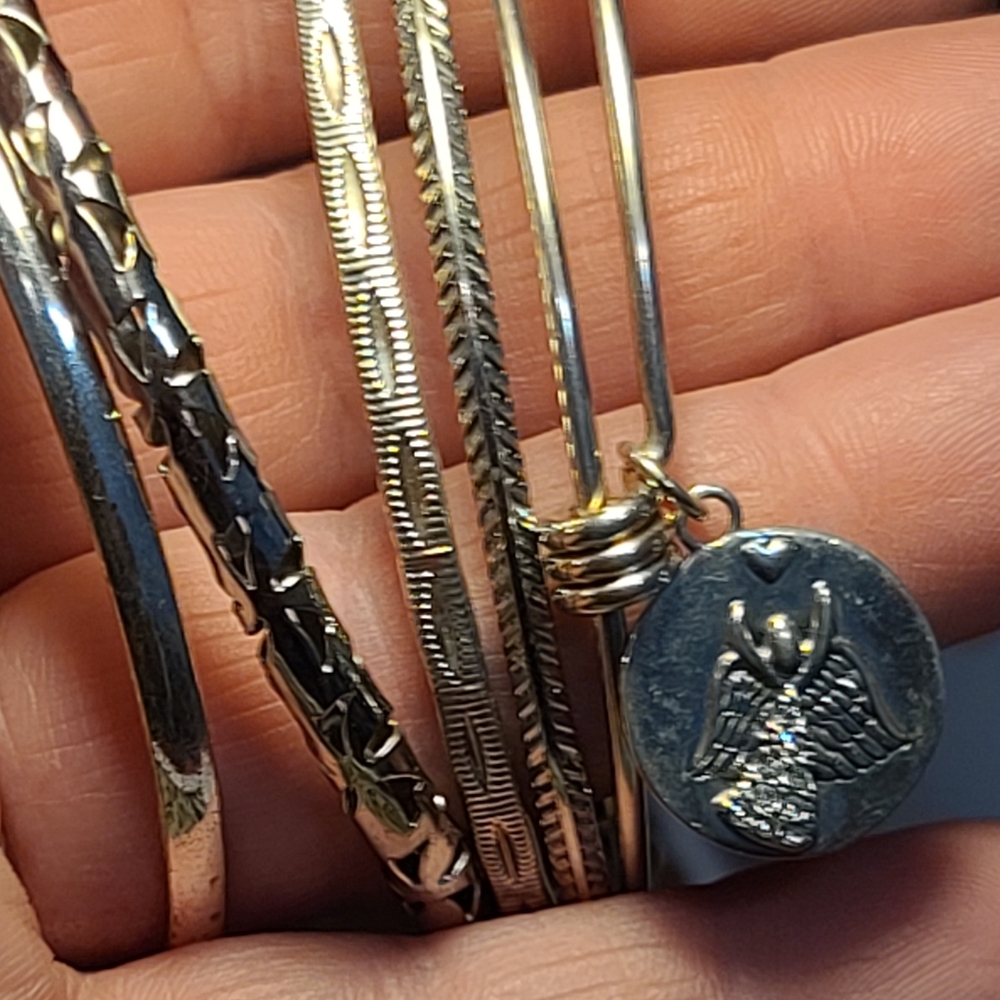5 cute silver tone bangle bracelets size 7"